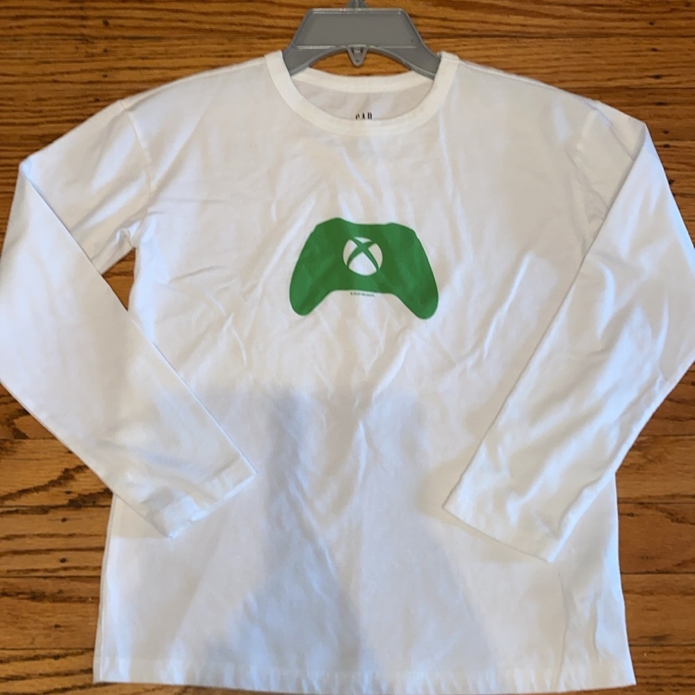 Gap Xbox size. Medium shirt - Picture 2 of 4